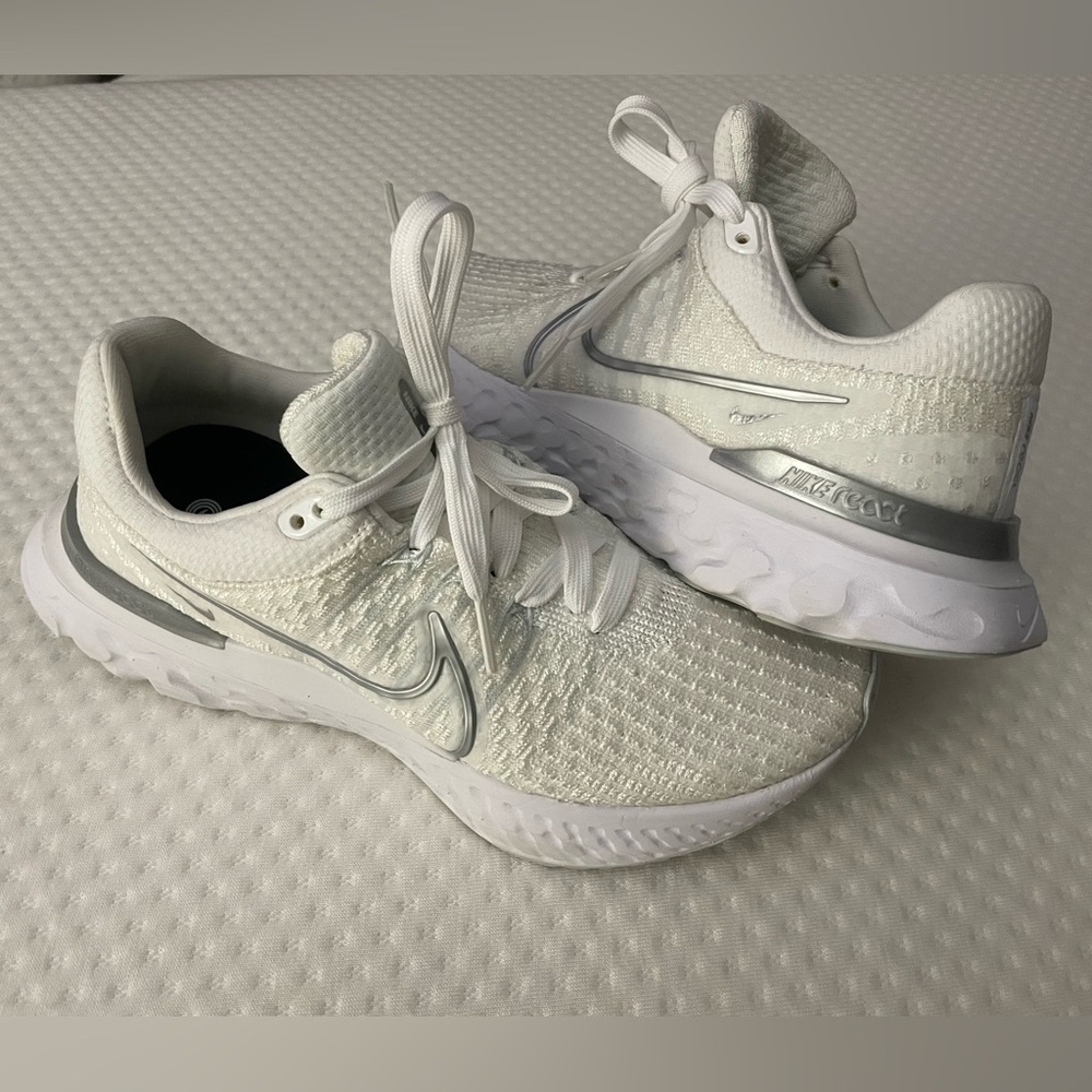 Nike Women's React Infinity Flyknit Running Shoes